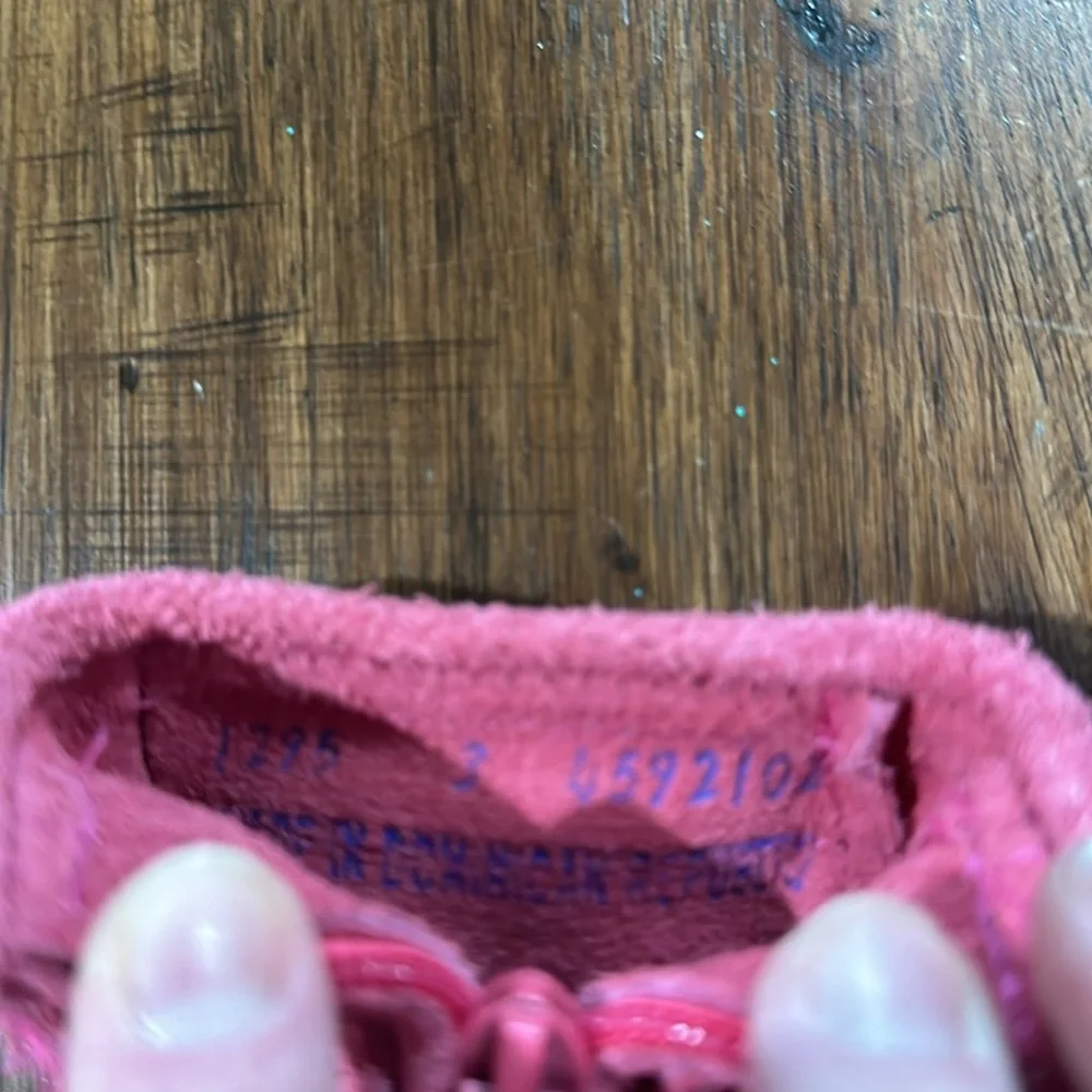 Minnetonka Super Cute Pink Suede boots Baby size 3